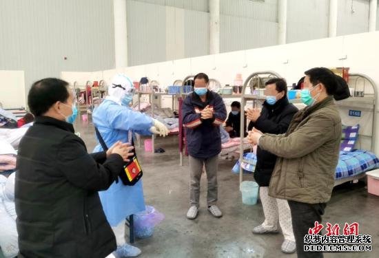 资料图：汉阳方舱医院是接收武汉市新型冠状病毒感染的肺炎轻症确诊患者的方舱医院。安源 摄